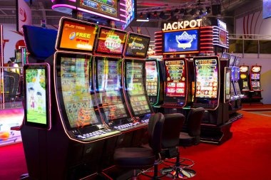 Starburst slot game interface showing five reels and jewel symbols