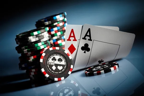 opatoto poker table lobby showing available stakes and player counts
